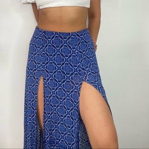 Blue maxi skirt with sexy leg slits 🌟